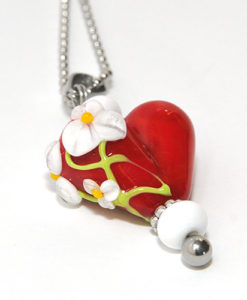 Hanger hart met witte bloemen