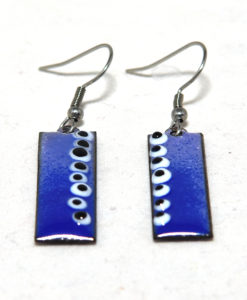Alternative view of Oorbellen emaille paars blauw