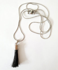 Alternative view of Hanger paardenhaar